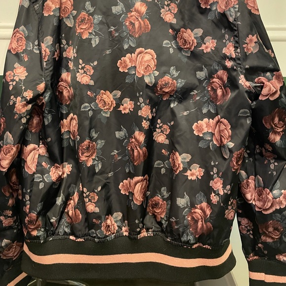 🌸 Urban Republic🌸Black and Rose Polyester Jacket Trendy Girls L 14 - Picture 3 of 7